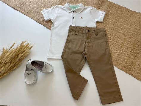 Conjunto Infantil Menino Luxo Camisa Polo Branca Cal A Sarja Caqui