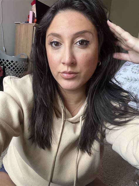 Am I Hot Af 27f R AmIhotAF