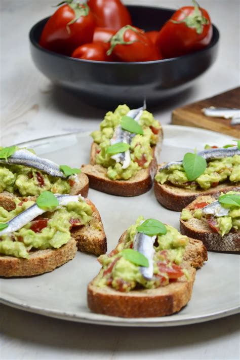 Bruschettas Avocat Tomates Anchois