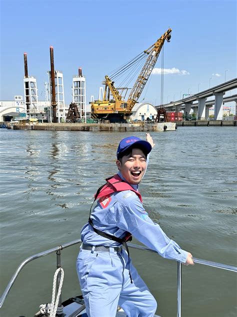 国土交通省 中部地方整備局 名古屋港湾事務所 On Twitter 【スガ君の現場紹介 001】 初回は グラブ浚渫船 です！ 船が