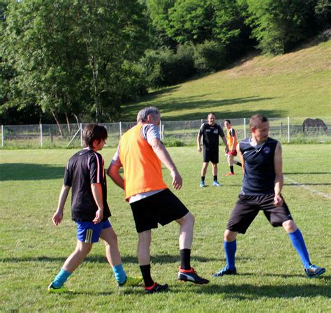 Domblans Le Club Des Coteaux De Seille Relance Le Foot En Marchant