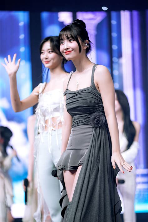 240303 Twice Momo One Spark And I Got You At Inkigayo Kpopping