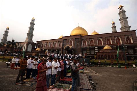 FOTO Mengintip Megahnya Masjid Dian Al Mahri Atau Masjid Kubah Emas