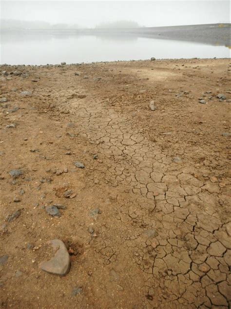 Mudcracks Richard Sutcliffe Cc By Sa Geograph Britain And Ireland