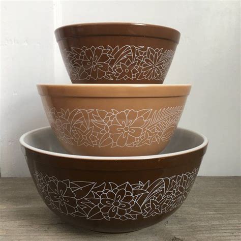 Woodland Vintage Pyrex Nesting Mixing Bowls Brown And