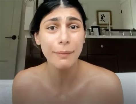 Ex Pornhub Star Mia Khalifa Strips Off For Naked Bath Snap On Hotel