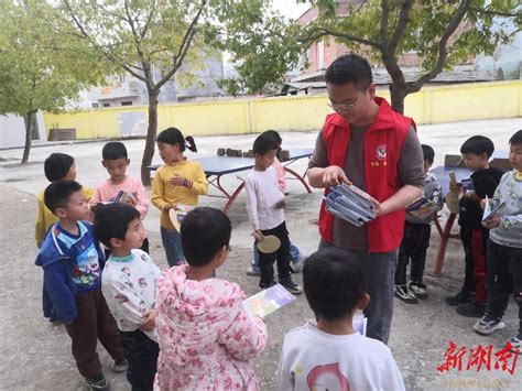 宁远中和镇开展学雷锋主题志愿服务活动 大城小巷 新湖南