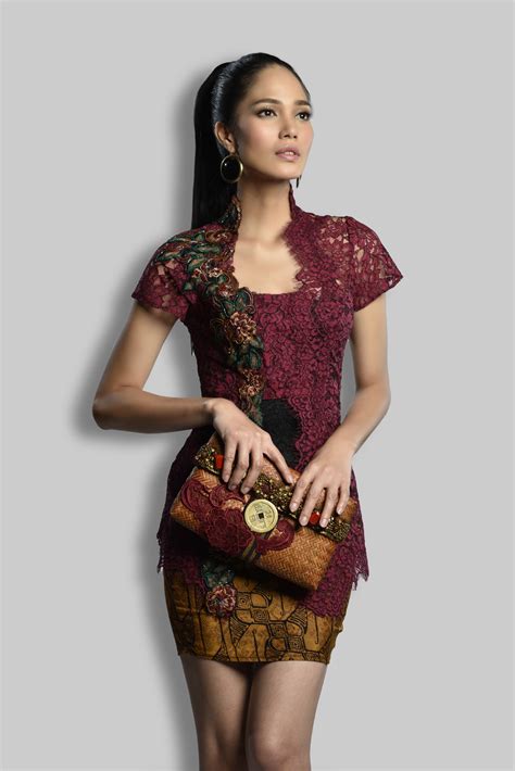 √ 30 Model Kebaya Merah Maroon Inspirasi Terbaik 2020