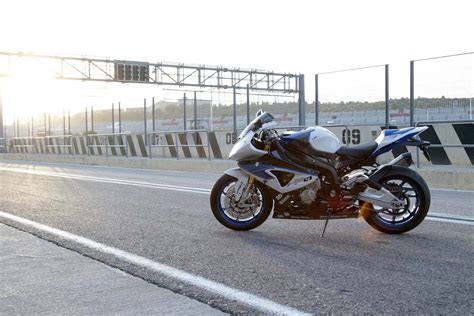 BMW HP4 Becomes Available on December 1st - autoevolution