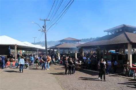 Servita Uma Das Vencedoras Da Festa Nacional Do Leit O Assado