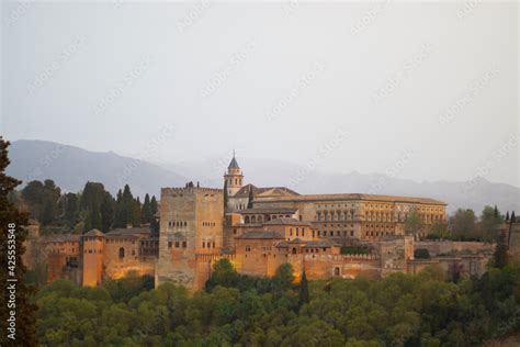 Panor Mica De La Alhambra Mostrando Los Palacios R Abes Y El Palacio