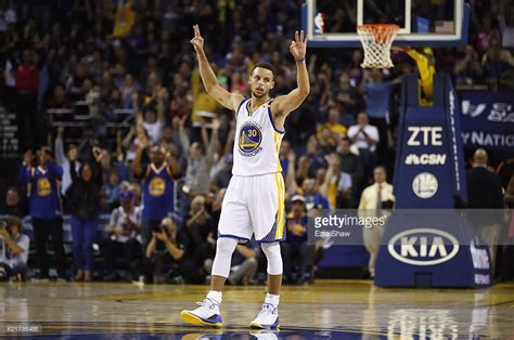 Steph Curry Sets New NBA Record for 3-Pointers in Single Game - WearTesters