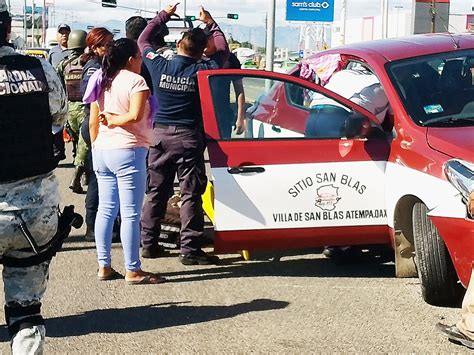 Taxista Arrolla A Pareja De Motociclistas En Carretera De Oaxaca NVI