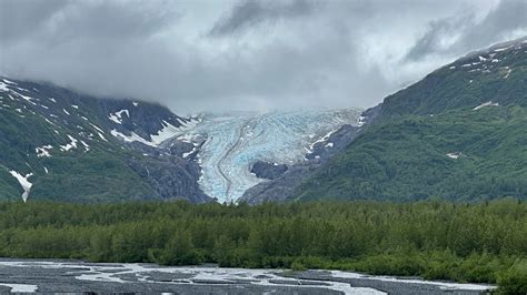 Where Are the Biggest Glaciers in Alaska? - Getaway Couple