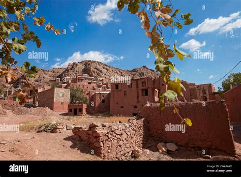 Traditional Red Houses In The Historical Village Of Abyaneh Natanz