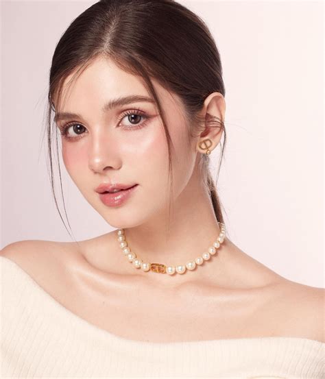 Nhan sắc xinh đẹp nóng bỏng của hot girl lai Tây nổi tiếng trên mạng