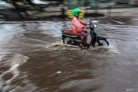 Berpotensi Hujan Mayoritas Kota Di Indonesia Antara News Yogyakarta