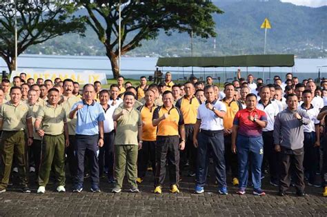 Personel Tni Polri And Pemda Di Ambon Olahraga Bersama