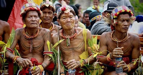 Berita Fhoto : Tradisi Tato Suku Mentawai