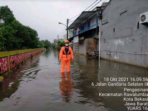 Hujan Lebat Perumahan Di Bekasi Terendam Banjir Okezone Megapolitan