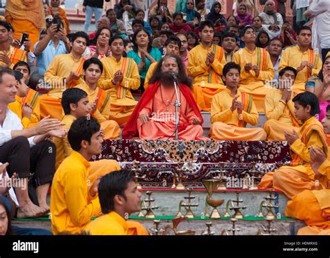 Evening Ganga Aarti Ceremony at the Parmarth Niketan Ashram in ...