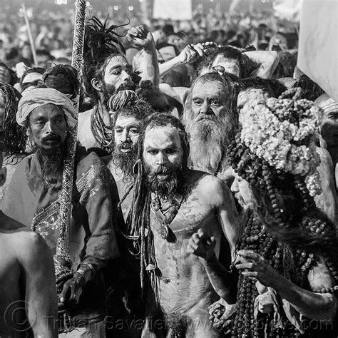 Dsc Bw Crowd Of Naga Babas Hindu Holy Men Kumbh Flickr