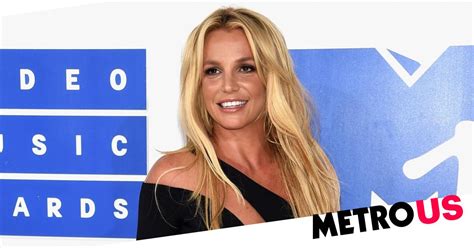 Britney Spears Goes Topless As She Poses In Daisy Dukes For New Snap Metro News