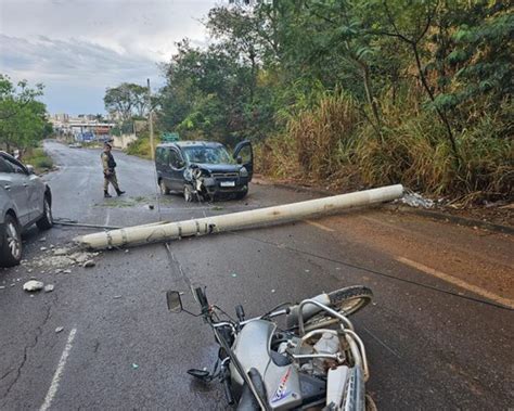 Acidente Envolvendo Dois Carros E Uma Moto Deixa Cinco Pessoas Feridas