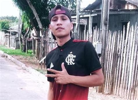 Adolescente é perseguido na rua e assassinado oito tiros dentro de