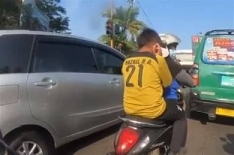 Video Pemotor Sok Jago Geber Motor Bikin Anak Kecil Kaget Netizen