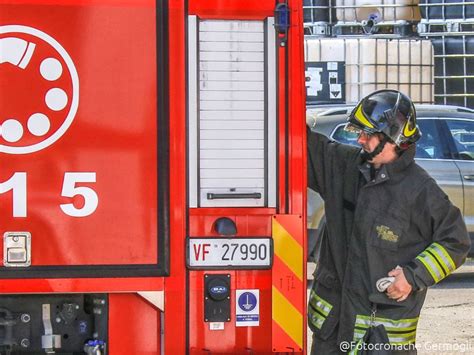 Firenze Fiamme In Un Centro Commerciale In Piazza Leopoldo Locali Chiusi