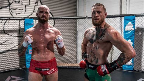 UFC 229 Conor McGregor Le Muestra Su Rutina De Entrenamiento A Khabib