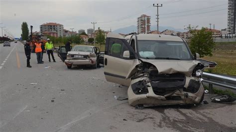 Karaman da otomobil ile hafif ticari araç çarpıştı 1 ölü 6 yaralı