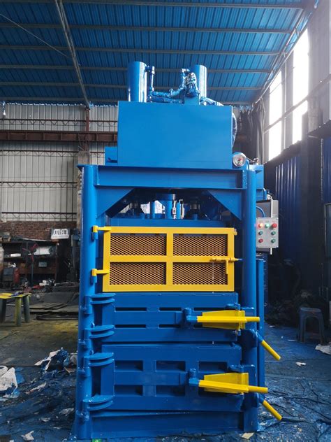 Hydraulic Vertical Plastic Bottle Waste Paper Film Baling Machine