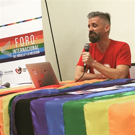 Mamá no soy gay soy un varón cis pansexual poliamoroso