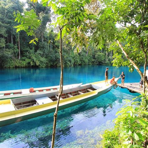 9 Potret Labuan Cermin Danau Yang Airnya Sebening Kaca