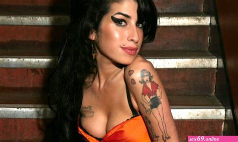 Amy Winehouse Nude Sexy Photos