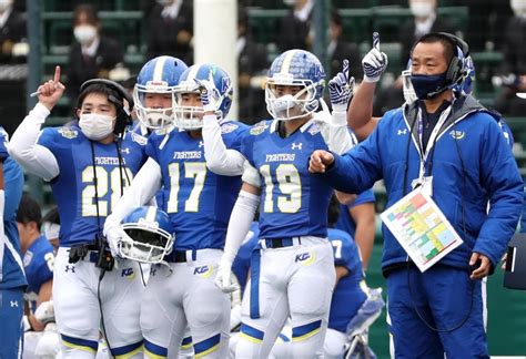 神戸新聞next｜映像・写真｜写真特集 前年｜アメフト甲子園ボウル 関学大が日大破り3連覇 アメフト甲子園ボウル 関学大が日大破り3連覇