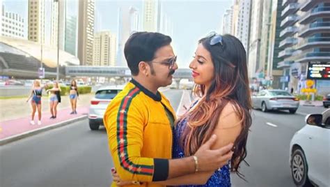 Pawan Singh Priyanka Singh Song Short Dress Me Hot Lagelu Viral Pawan Singh ने Priyanka Singh