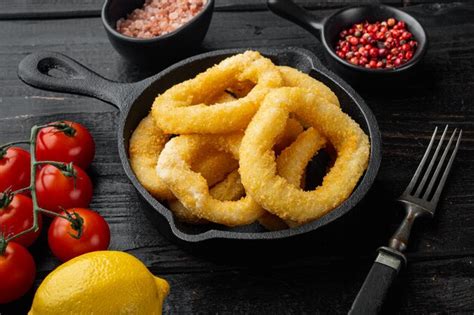 Premium Photo | Crunchy deep fried squid or onion rings in batter