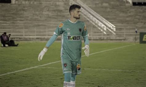 Sampaio Corrêa encaminha contratação do goleiro Elias