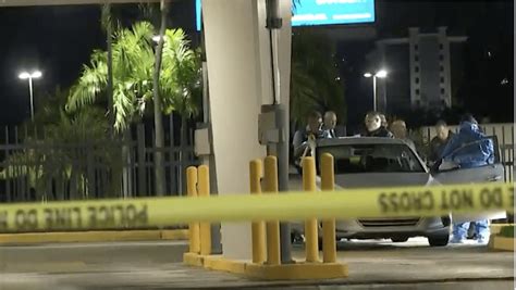 Identifican A Hombre Ultimado A Tiros En Autobanco En Plaza Guaynabo