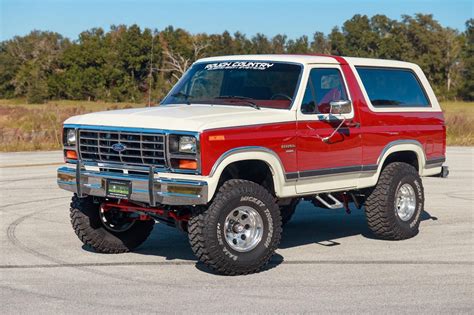 We Can All Agree That This Bronco Rules Two Tone Tuesday Ford