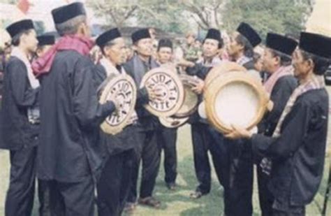 Kesenian Rudat Banten Tarian Pencak Silat Dalam Alunan Pujian Dan