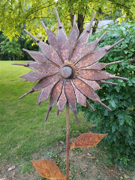 Pin By Barbara Drew On Home Decor Ideas Metal Garden Art Garden Art