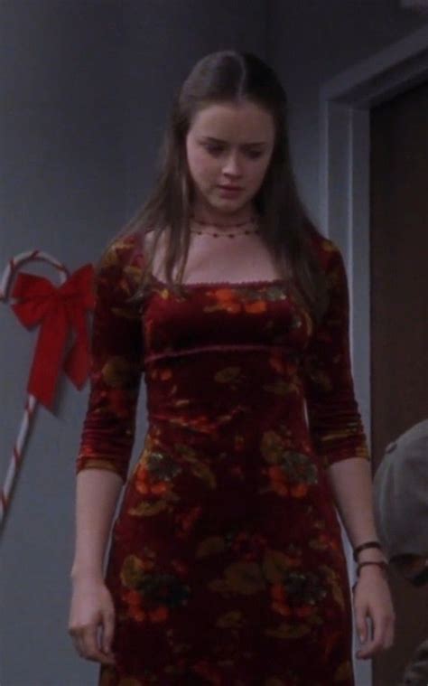 Rory Gilmore Red Christmas Outfit In 2022 Gilmore Girls Outfits Gilmore Girls Fashion Girl