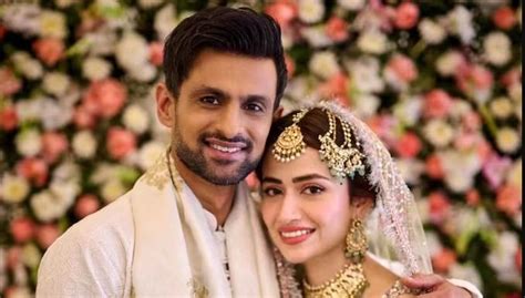 Cricketer Shoaib Malik weds Sana Javed - HUM News