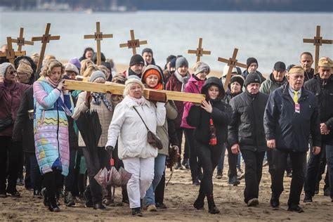 Droga Krzyżowa brzegiem Morza Za wstawiennictwem św Jana Pawła II o