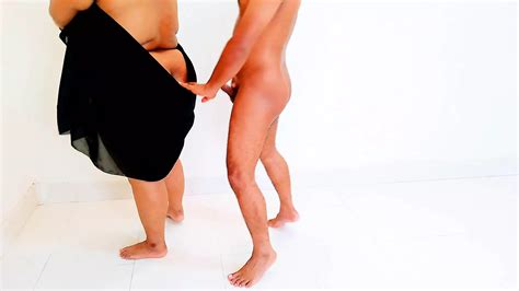 Quand une belle mère MILF arabe musulmane avec un gros cul et de gros nichons est sexy dans sa