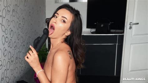 Horny Alyssia Kent Fingerfucks Her Own Snatch Photos